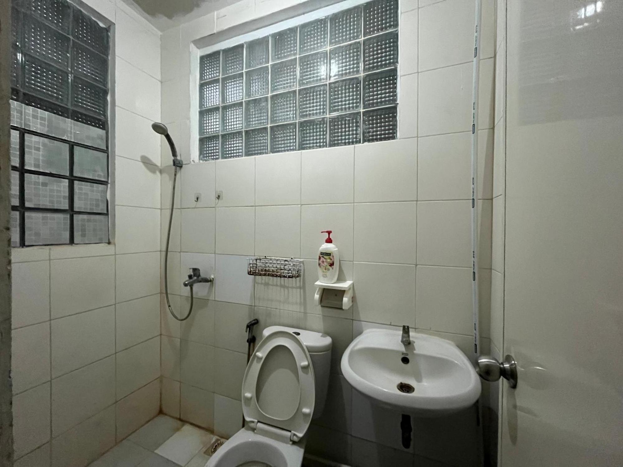 Spot On 94142 Al Fatih Residence Syariah 2 Jakarta Bagian luar foto