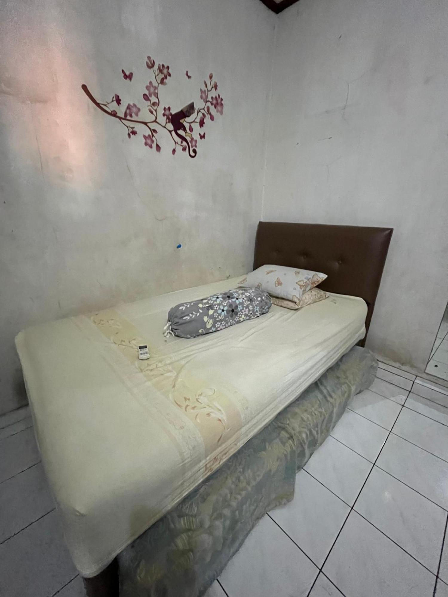 Spot On 94142 Al Fatih Residence Syariah 2 Jakarta Bagian luar foto